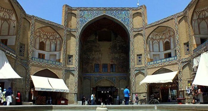 مرمت بخشی از سقف فروریخته بازار قیصریه آغاز شد