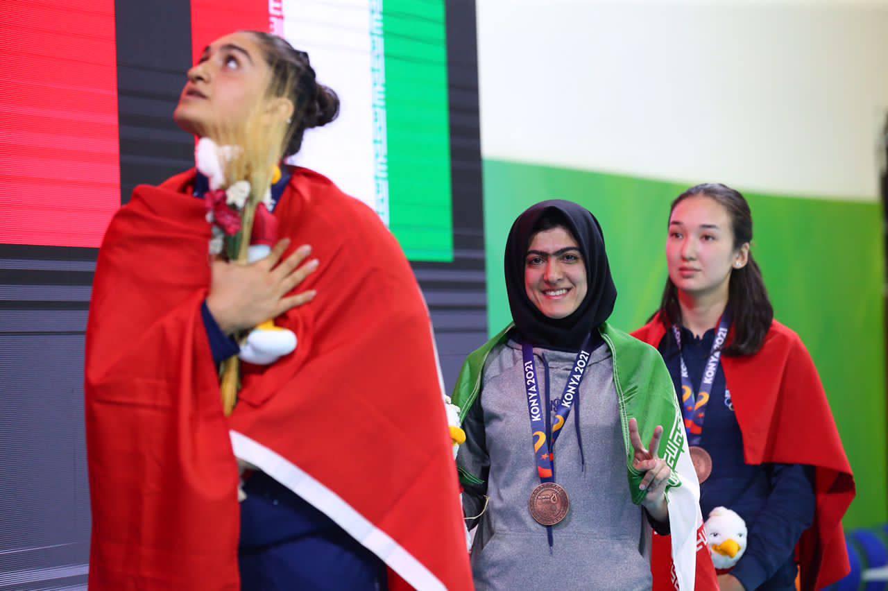 شیرینی اهتزاز پرچم ایران همه سختی‌ها را از یاد می‌برد