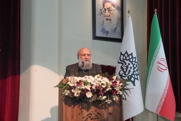هنرانقلاب را باید از زاویه دیگری نگاه کرد