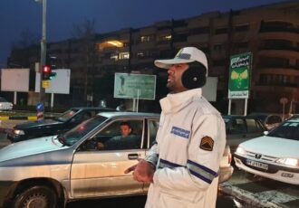 شرایط ترافیکی اصفهان در روزبارانی / پلیس راهور تمام قد حاضر بود