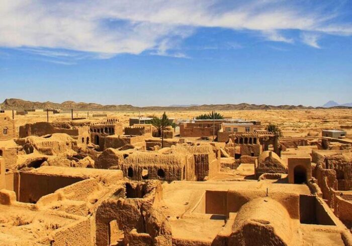 «بیاضه» در مسیر تخریب و نابودی/میراث دوستان برای مرمت اقدام کنند