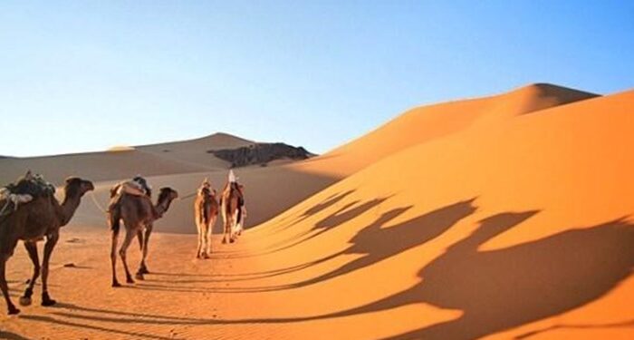 زیبایی‌های بصری مرز آسمان و زمین در دل جاذبه‌های کویر ورزنه