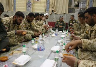 افطاری مشترک رده‌های مختلف هوانیروز ارتش در پایگاه چهارم
