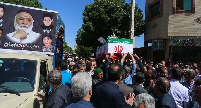 تشییع پدر شهیدان ضیایی در «مبارکه»