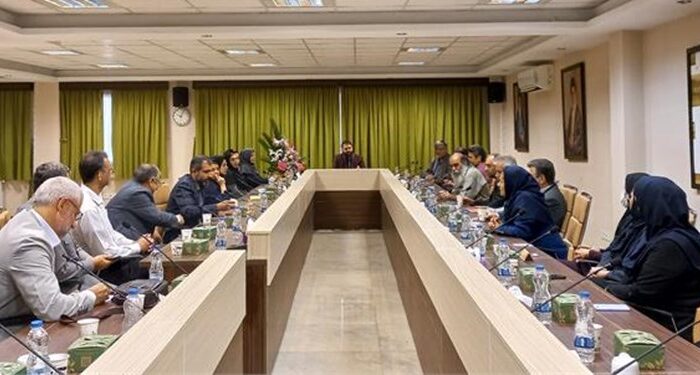 نشست صمیمانه مدیرکل هنرهای تجسمی با کارمندان