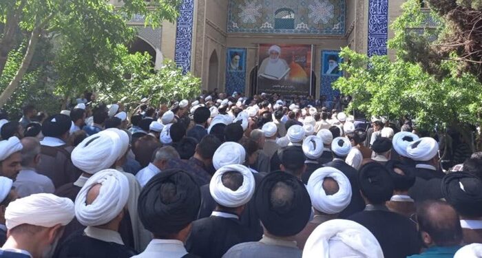 پیکر آیت‌الله مجلسی در اصفهان تشییع و به خاک سپرده شد