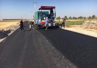 اجرای روکش آسفالت گرم محور کمربندی نجف آباد – خمینی شهر