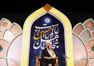 تمام جهان درس است و درس‌پذیر کم