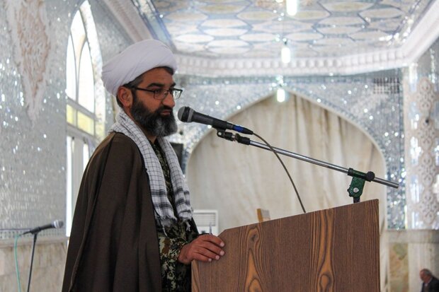 انتقاد و تبیین با جامع‌نگری به روشنگری تبدیل می‌شود