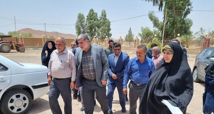 تامین قیر برای آسفالت معابر روستایی خوروبیابانک