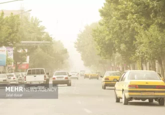 گرد و غبار تا جمعه در اصفهان می‌ماند
