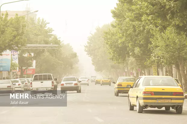 گرد و غبار تا جمعه در اصفهان می‌ماند
