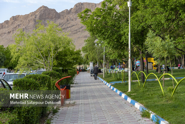 احداث نمازخانه در بوستان‌ها و پارک‌های کاشان ضروری است