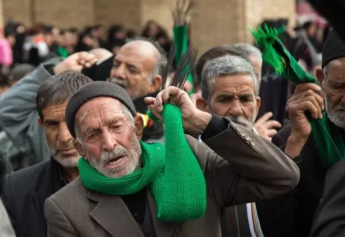 دسته شال زنان نماد عزای حسین (ع) است/حلقه ماتم در محله‌های نائین
