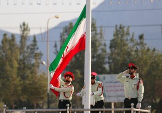 سبزپوشان حریم نظم و امنیت مقابل برهم زنندگان امنیت جامعه ایستاده‌اند
