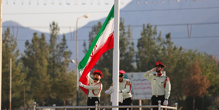 سبزپوشان حریم نظم و امنیت مقابل برهم زنندگان امنیت جامعه ایستاده‌اند