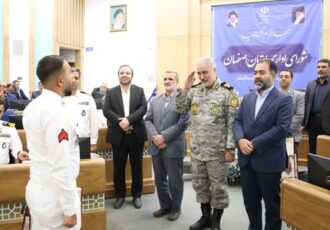 دیدار استاندار اصفهان با اعضای اصفهانی ناوگروه ۸۶ نیروی دریایی ارتش
