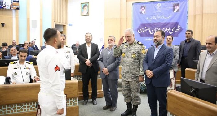دیدار استاندار اصفهان با اعضای اصفهانی ناوگروه ۸۶ نیروی دریایی ارتش