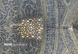 زخم کاری فرونشست بر میراث اصفهان/ گنبدهای فیروزه‌ای ترک می‌خورند